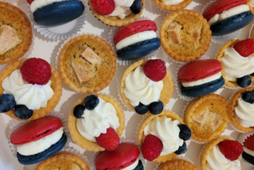 Enjoy Sophistiqué at Jay’s Local Five Days a Week