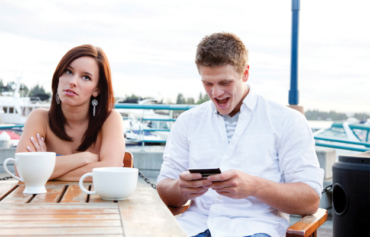Cell Phone Etiquette: 8 Rules for Usage